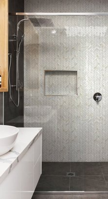 Mini Chevron (Calacatta Dore)